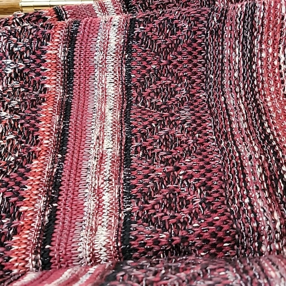 Long sleeved knit sweater - Picture 3 of 3